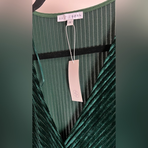 (Green/emerald) Andy Ribbed Velvet Wrap Dress - Picture 16 of 16